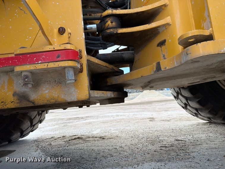 image for item FK3702 2020 John Deere 824L wheel loader