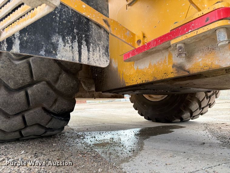 image for item FK3702 2020 John Deere 824L wheel loader