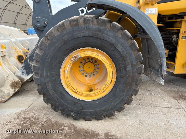 image for item FK3702 2020 John Deere 824L wheel loader