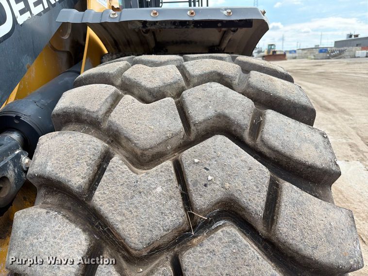 image for item FK3702 2020 John Deere 824L wheel loader