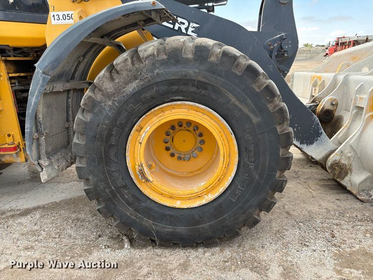 image for item FK3702 2020 John Deere 824L wheel loader