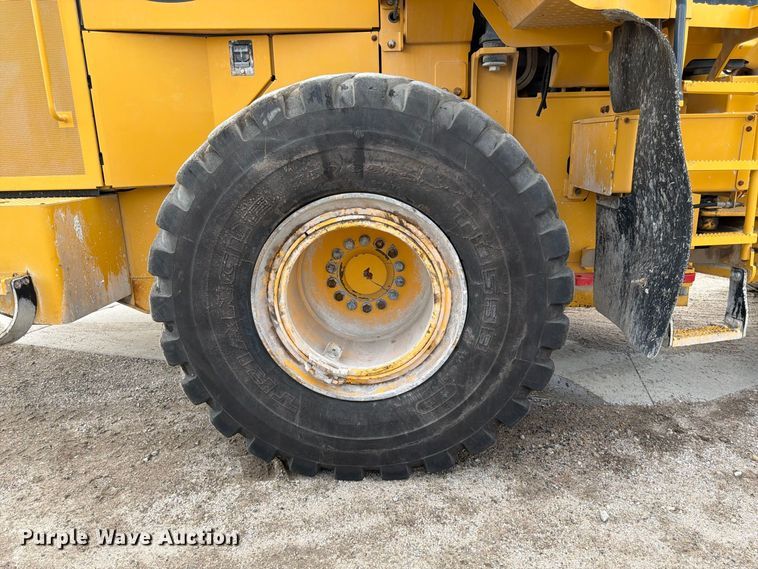 image for item FK3702 2020 John Deere 824L wheel loader