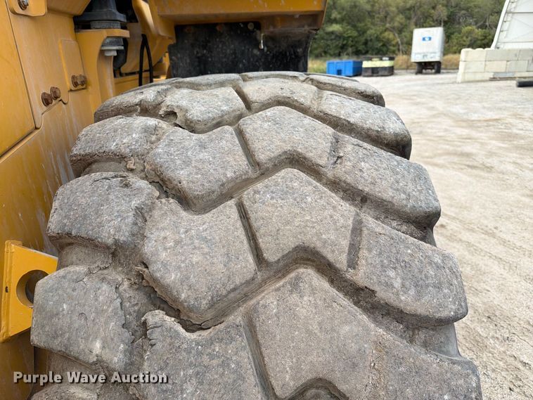 image for item FK3702 2020 John Deere 824L wheel loader