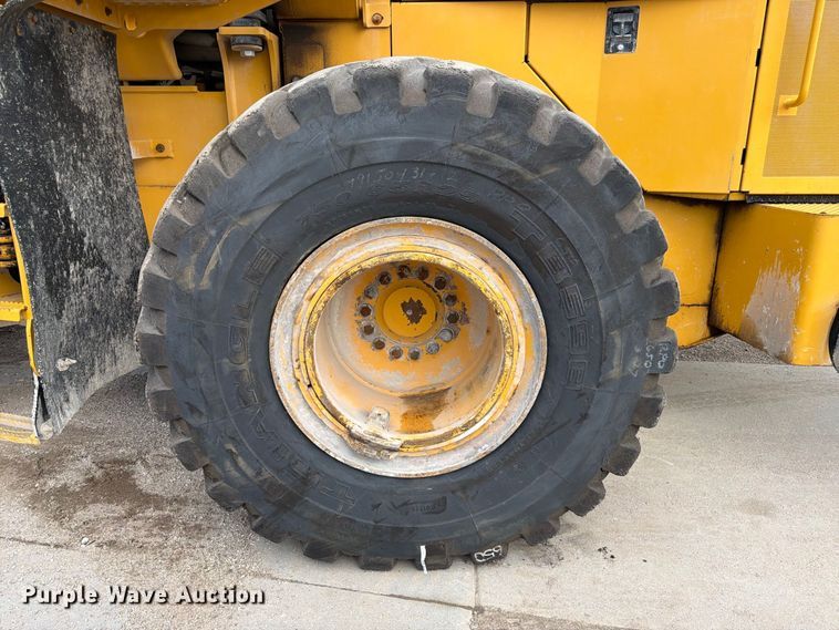 image for item FK3702 2020 John Deere 824L wheel loader