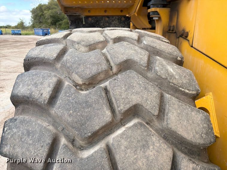image for item FK3702 2020 John Deere 824L wheel loader