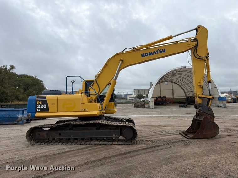 image for item FK3703 2006 Komatsu PC220LC-8 excavator