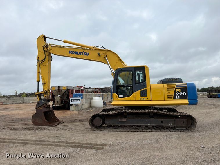 image for item FK3703 2006 Komatsu PC220LC-8 excavator