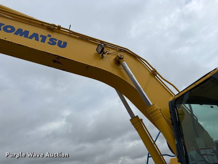 image for item FK3703 2006 Komatsu PC220LC-8 excavator