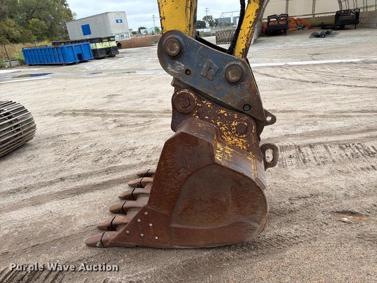 image for item FK3703 2006 Komatsu PC220LC-8 excavator