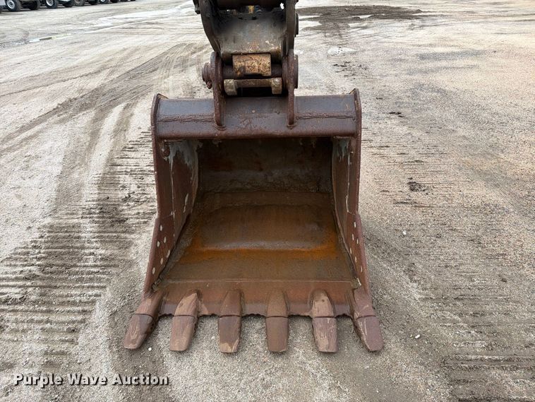 image for item FK3703 2006 Komatsu PC220LC-8 excavator