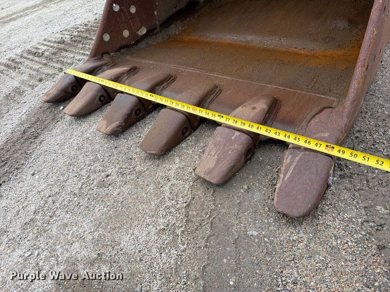image for item FK3703 2006 Komatsu PC220LC-8 excavator