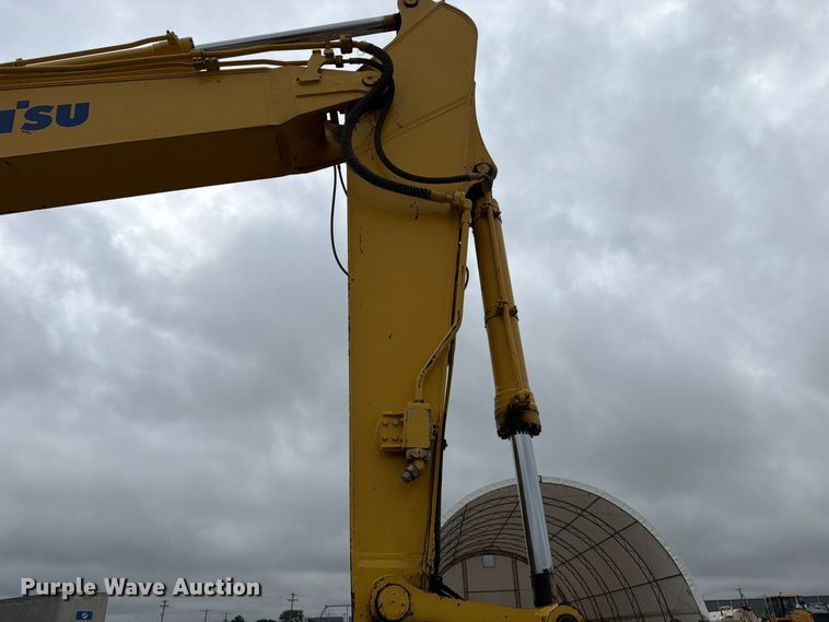 image for item FK3703 2006 Komatsu PC220LC-8 excavator
