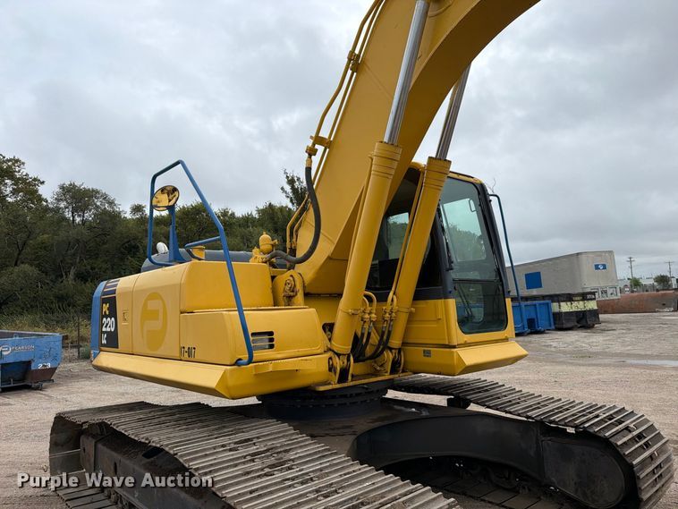 image for item FK3703 2006 Komatsu PC220LC-8 excavator