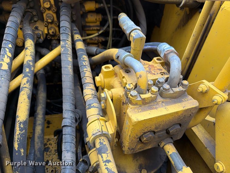 image for item FK3703 2006 Komatsu PC220LC-8 excavator