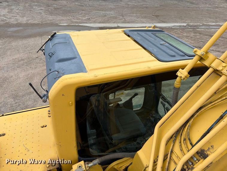 image for item FK3703 2006 Komatsu PC220LC-8 excavator