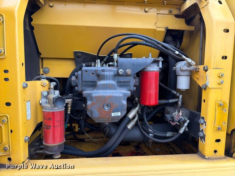 image for item FK3703 2006 Komatsu PC220LC-8 excavator