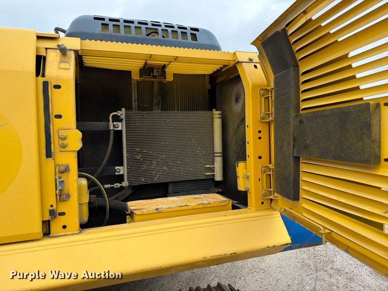 image for item FK3703 2006 Komatsu PC220LC-8 excavator