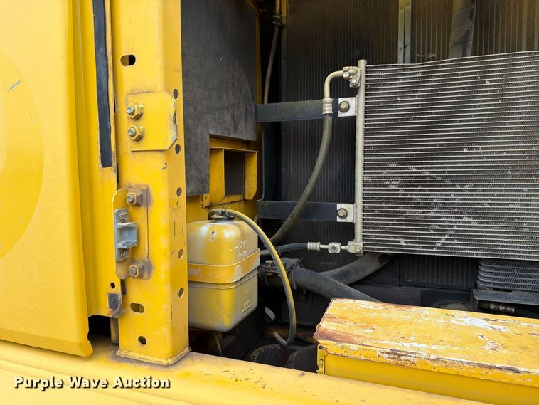 image for item FK3703 2006 Komatsu PC220LC-8 excavator