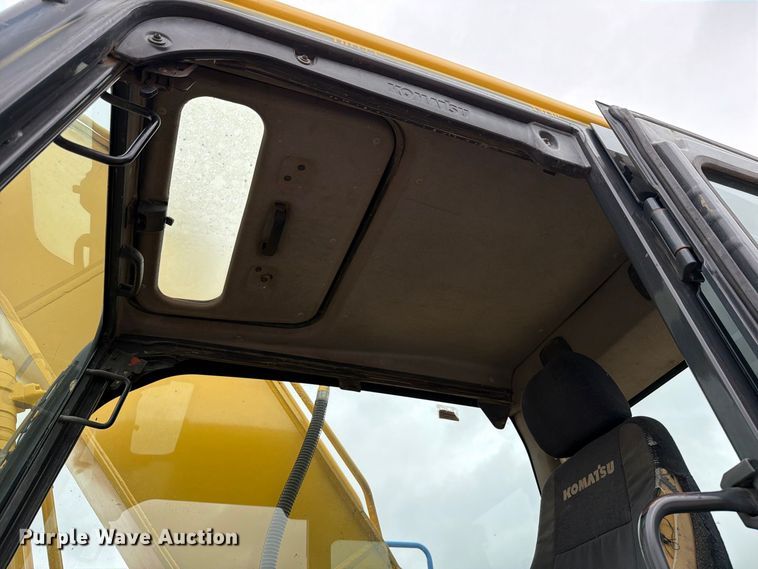 image for item FK3703 2006 Komatsu PC220LC-8 excavator