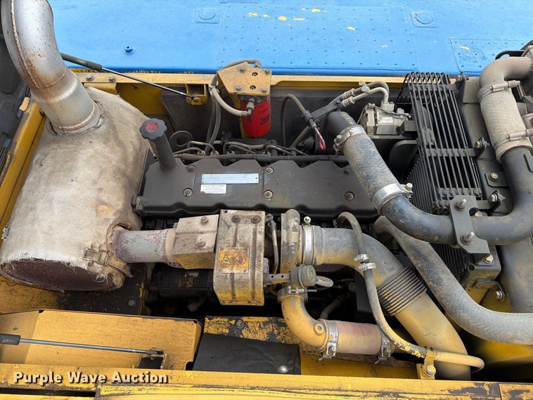 image for item FK3703 2006 Komatsu PC220LC-8 excavator