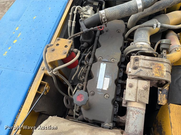 image for item FK3703 2006 Komatsu PC220LC-8 excavator
