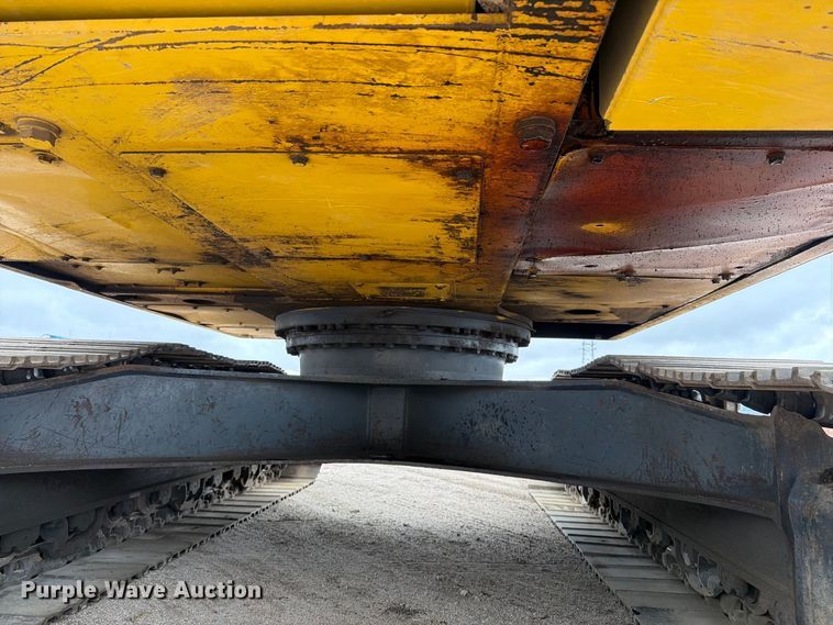 image for item FK3703 2006 Komatsu PC220LC-8 excavator