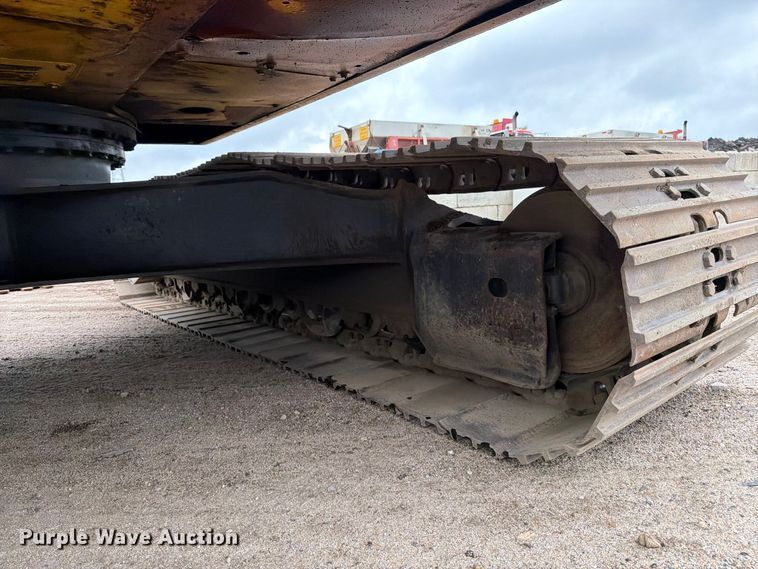 image for item FK3703 2006 Komatsu PC220LC-8 excavator