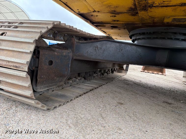 image for item FK3703 2006 Komatsu PC220LC-8 excavator