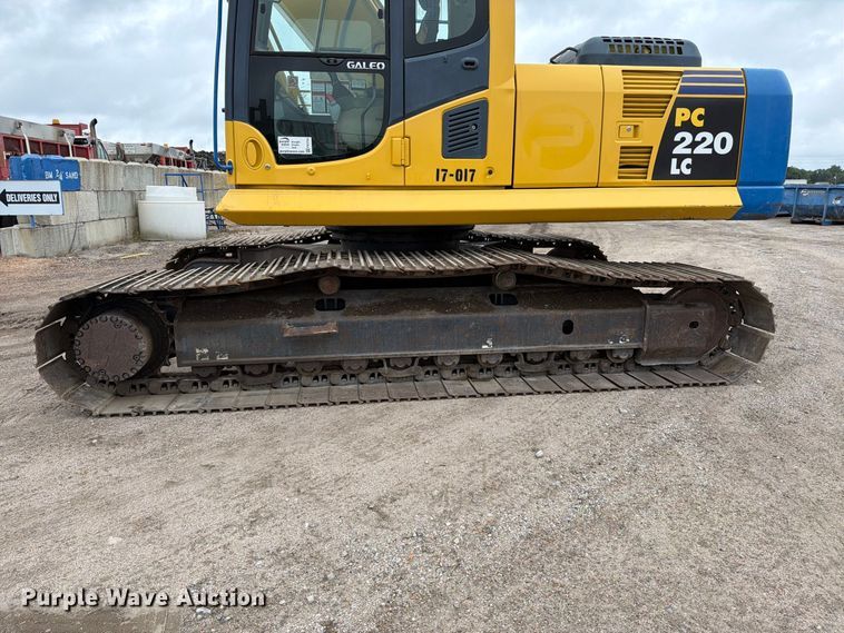 image for item FK3703 2006 Komatsu PC220LC-8 excavator