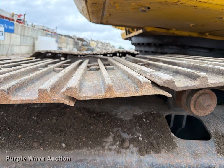 image for item FK3703 2006 Komatsu PC220LC-8 excavator