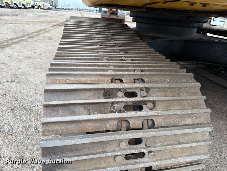 image for item FK3703 2006 Komatsu PC220LC-8 excavator