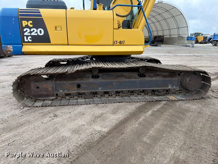image for item FK3703 2006 Komatsu PC220LC-8 excavator