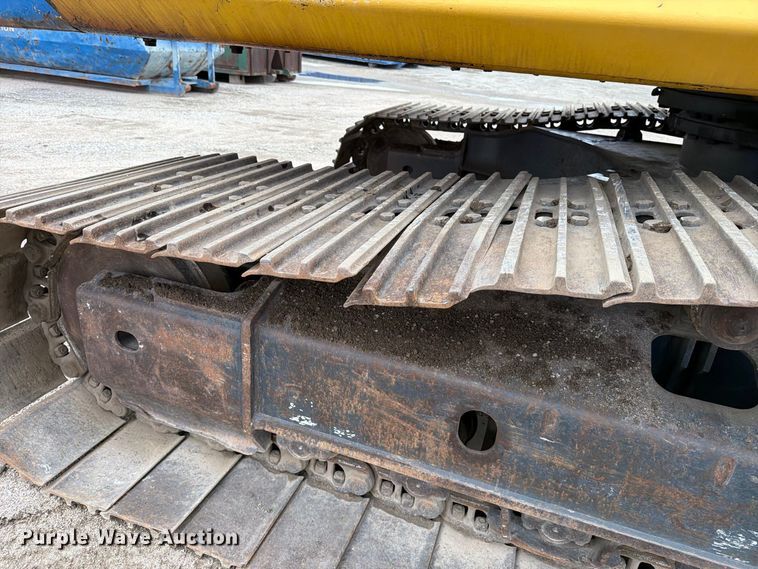 image for item FK3703 2006 Komatsu PC220LC-8 excavator