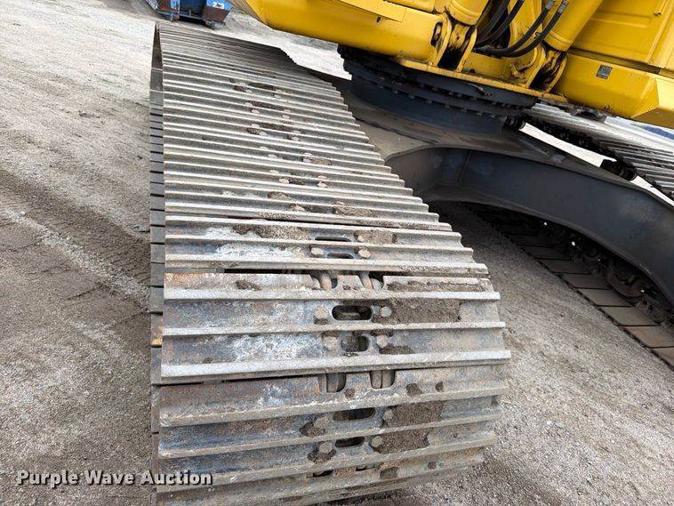 image for item FK3703 2006 Komatsu PC220LC-8 excavator
