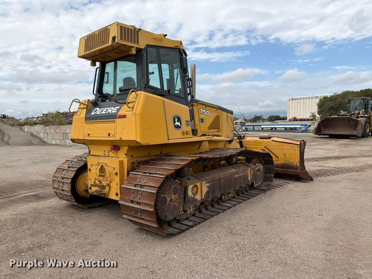 image for item FK3704 2010 John Deere 750J dozer