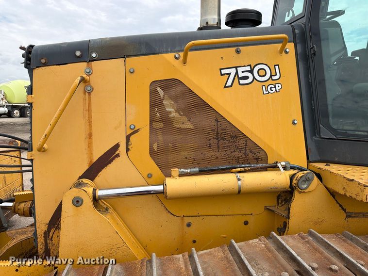 image for item FK3704 2010 John Deere 750J dozer