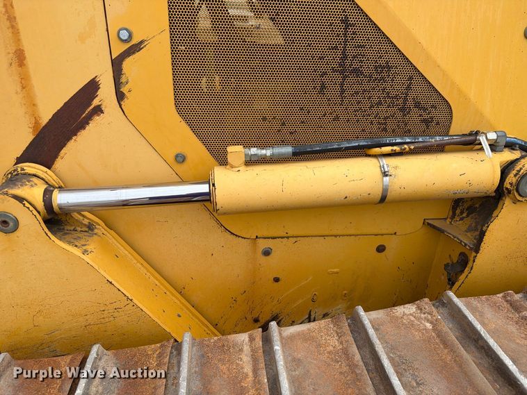 image for item FK3704 2010 John Deere 750J dozer