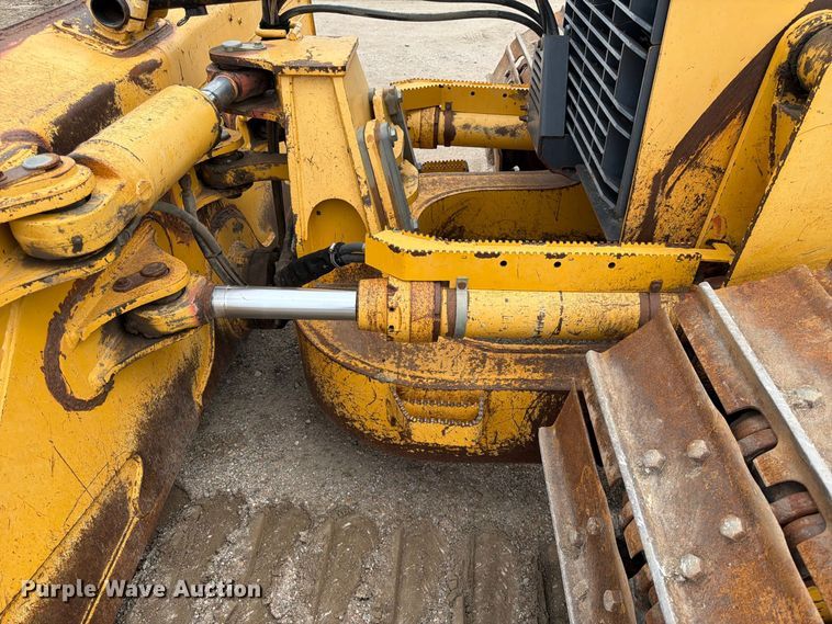 image for item FK3704 2010 John Deere 750J dozer