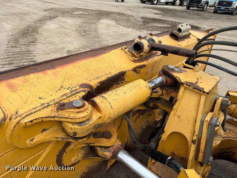 image for item FK3704 2010 John Deere 750J dozer