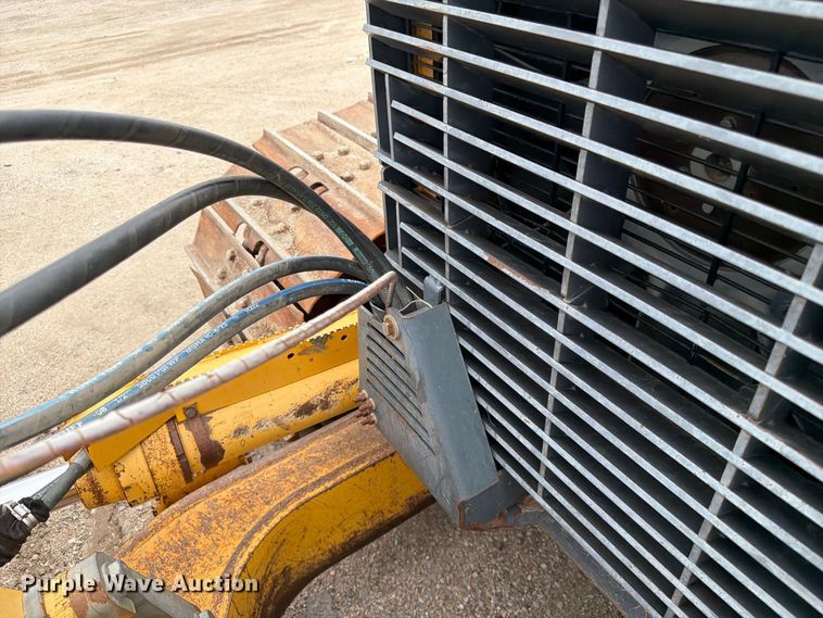 image for item FK3704 2010 John Deere 750J dozer