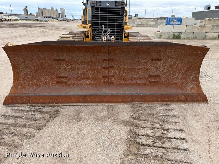 image for item FK3704 2010 John Deere 750J dozer