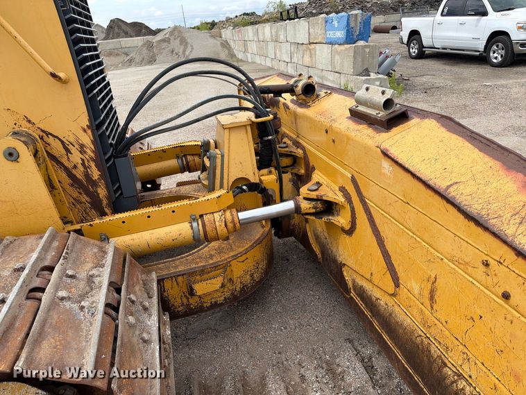 image for item FK3704 2010 John Deere 750J dozer