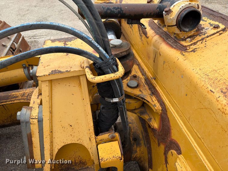 image for item FK3704 2010 John Deere 750J dozer