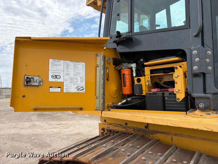image for item FK3704 2010 John Deere 750J dozer