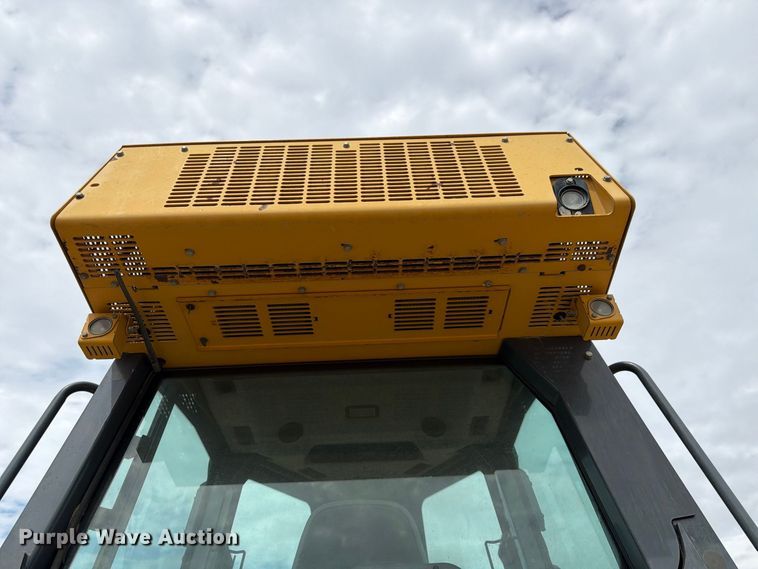 image for item FK3704 2010 John Deere 750J dozer