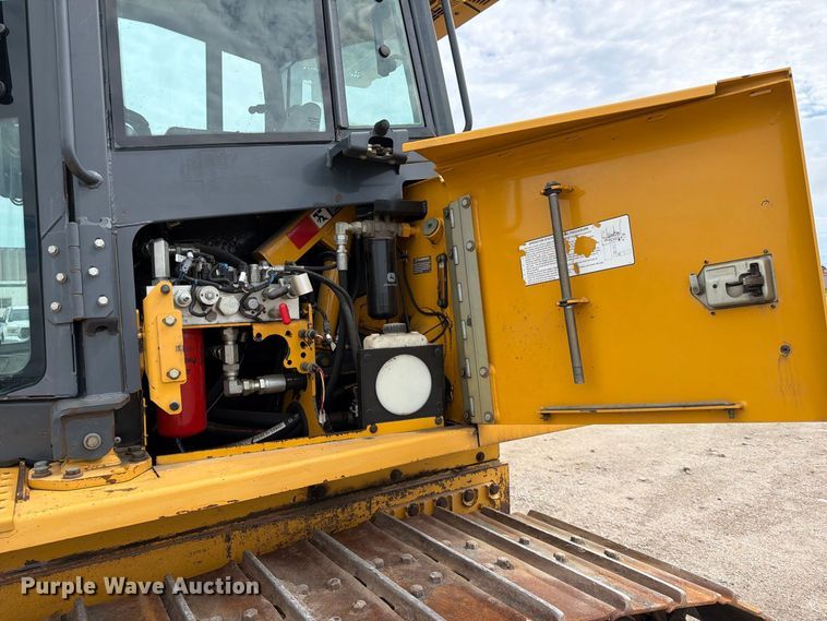 image for item FK3704 2010 John Deere 750J dozer