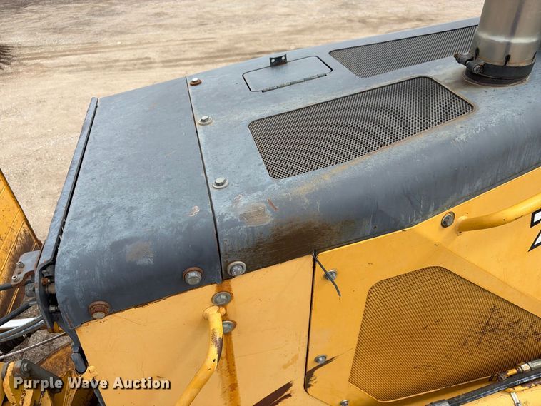 image for item FK3704 2010 John Deere 750J dozer