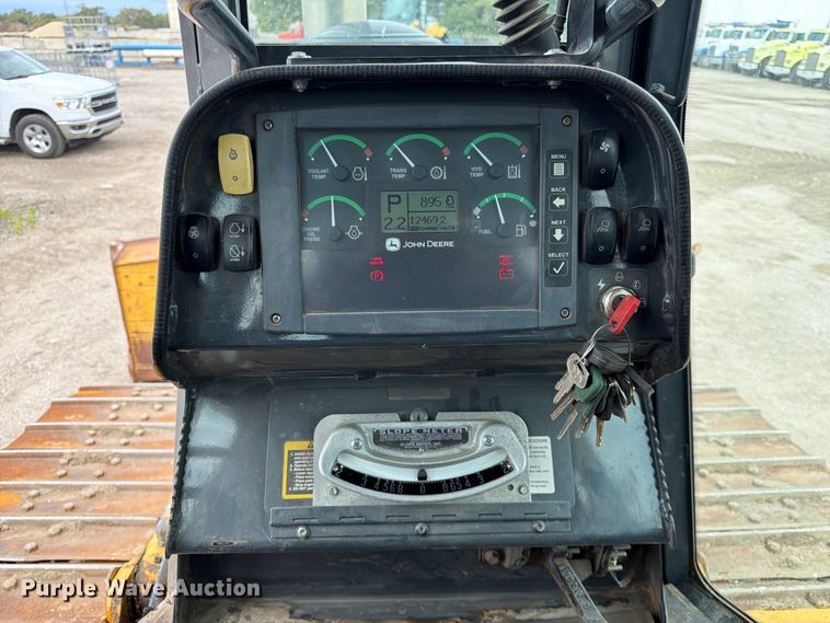 image for item FK3704 2010 John Deere 750J dozer