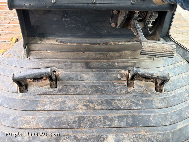 image for item FK3704 2010 John Deere 750J dozer