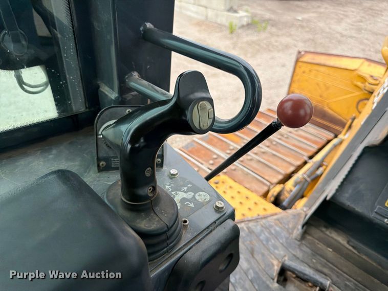 image for item FK3704 2010 John Deere 750J dozer
